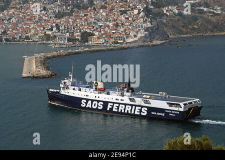 SAOS Fähre PANAGIA SOUMELA (Ex-DAME VON MANN) nähert sich dem Hafen VON SKOPELOS, GRIECHENLAND Stockfoto