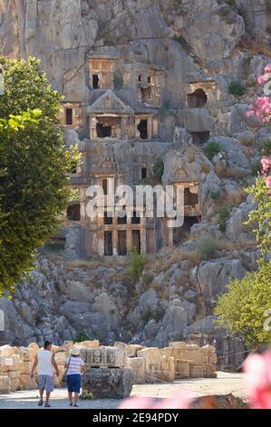 Myra, Provinz Antalya, Türkei. Die lykischen Felsengräber. Stockfoto