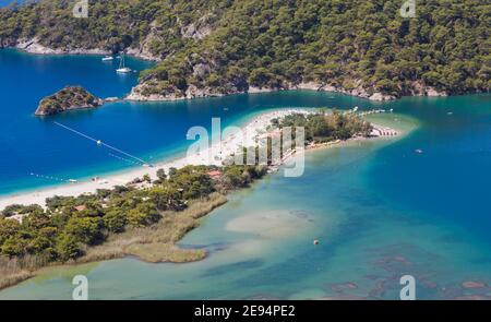 Oludeniz oder Olu Deniz, Provinz Mugla, Türkei. Bekannt als das Tote Meer und die Blaue Lagune. Stockfoto