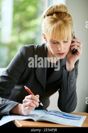 Gestresste Geschäftsfrau Stockfoto