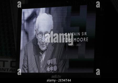 The Den, Bermondsey, London, Großbritannien. Februar 2021. English Championship Football, Millwall Football Club gegen Norwich City; Tributes Captain Sir Tom Moore, der heute im Alter von 100 Jahren verstorben ist Credit: Action Plus Sports/Alamy Live News Stockfoto