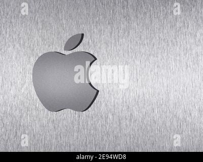 Apple Firmenlogo auf Aluminiumoberfläche Stockfoto
