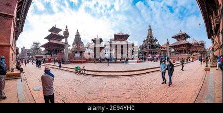 Kathmandu, Nepal - Februar 1 2021: Panoramablick auf den historischen Patan Durbar Platz in Kathmandu, Nepal. Ein UNESCO-Weltkulturerbe. Stockfoto