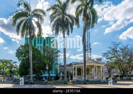 'Santa Clara Libre' Hotel im Leoncio Vidal Park in Santa Clara, Kuba. Dieses Gebiet ist ein Nationaldenkmal Stockfoto