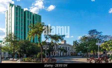 Santa Clara Libre Hotel im Leoncio Vidal Park in Santa Clara, Kuba. Dieses Gebiet ist ein Nationaldenkmal Stockfoto