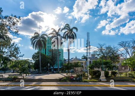 'Santa Clara Libre' Hotel im Leoncio Vidal Park in Santa Clara, Kuba. Dieses Gebiet ist ein Nationaldenkmal Stockfoto