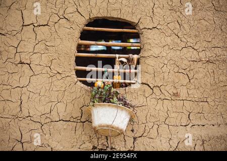 Detail eines Lehmhauses in einem Dorf in der Nähe von San Cristobal Town in Mexiko, Centark America. Stockfoto