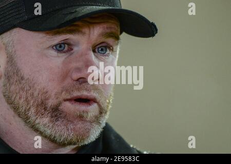 Rotherham, Großbritannien. Februar 2021. Wayne Rooney Manager von Derby County spricht mit den Medien, nachdem sein Seitenspiel mit Rotherham United wegen eines wasserbemannten Platzes abgesagt wurde. In Rotherham, UK am 2/2/2021. (Foto von Dean Williams/News Images/Sipa USA) Quelle: SIPA USA/Alamy Live News Stockfoto