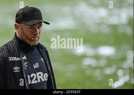 Rotherham, Großbritannien. Februar 2021. Wayne Rooney Manager von Derby County, nachdem das Spiel wegen eines wassergeloggten Pitch abgekündigt wird. In Rotherham, UK am 2/2/2021. (Foto von Dean Williams/News Images/Sipa USA) Quelle: SIPA USA/Alamy Live News Stockfoto