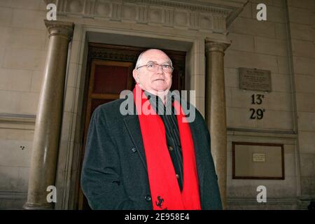 Der Ermittler der Polizei Bernard Varlet, der Patrick Dils am 06. Januar 2006 vor dem Gericht, das sich mit Strafsachen in Paris, Frankreich wegen Verleumdung in seinem Buch "je voulais juste rentrer chez moi" beschäftigt, verfolgt hat. Foto von Mousse-Gorassini/ABACAPRESS.COM. Stockfoto