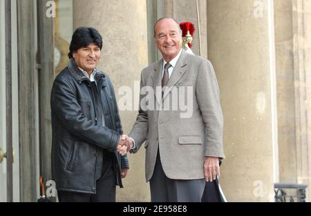 Der französische Präsident Jacques Chirac empfängt am 07. Januar 2006 auf dem Elysee in Paris, Frankreich, den designierten Präsidenten Boliviens, Evo Morales. Foto von Bruno Klein/ABACAPRESS.COM Stockfoto