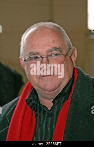 Der Ermittler der Polizei Bernard Varlet, der Patrick Dils am 06. Januar 2006 vor dem Gericht, das sich mit Strafsachen in Paris, Frankreich wegen Verleumdung in seinem Buch "je voulais juste rentrer chez moi" beschäftigt, verfolgt hat. Foto von Mousse-Gorassini/ABACAPRESS.COM. Stockfoto