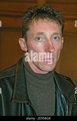 Patrick Dils, verfolgt am 06. Januar 2006 vor dem Gericht, das sich mit Strafsachen von Paris, Frankreich wegen Verleumdung durch den Polizisten, der die Untersuchung des Doppelmordes von Montigny les Metz leitete, Bestätigt den Vorwurf der Manipulation gegen den Ermittler der Polizei Bernard Varlet in seinem Buch "je voulais juste rentrer chez moi". Foto von Mousse-Gorassini/ABACAPRESS.COM. Stockfoto