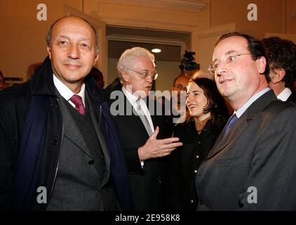 Der ehemalige Premierminister Laurent Fabius, der ehemalige Premierminister Lionel Jospin, Mazarine Pingeot-Mitterrand und der französische Sozialistenführer Francois Hollande (l bis r) nehmen an der Zeremonie zur Erinnerung an den ehemaligen französischen Präsidenten Francois Mitterrand Teil, die am 8. Januar 2006 im Sitz der französischen Sozialistischen Partei in Paris stattfand. Foto von Mehdi Taamallah/ABACAPRESS.COM Stockfoto