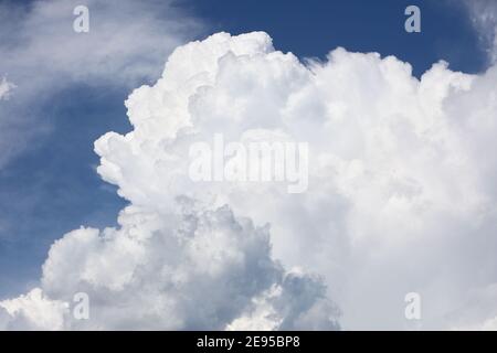 Wolken über West Burlington, Iowa. Stockfoto