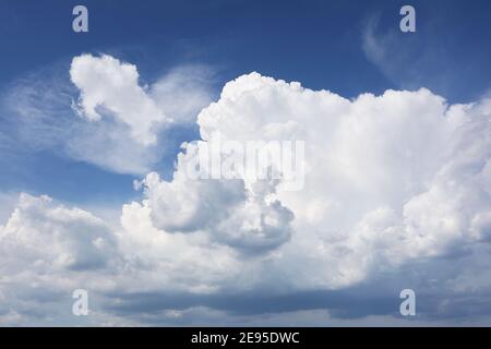 Wolken über West Burlington, Iowa. Stockfoto