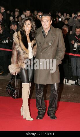 Der ehemalige französische Radsportmeister Richard Virenque und seine Frau Stephanie kommen am 21. Januar 2006 bei den 7. NRJ Music Awards im Palais des Festival in Cannes, Frankreich, an. Foto von Holubowicz-Zabulon/ABACAPRESS.COM. Stockfoto