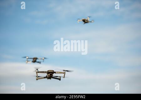Chatelherault Country Park, Hamilton, Schottland, Großbritannien. 2019. Im Bild: Professionelle Drohnenpiloten fliegen Drohnen im Chatelherault Country Park. Quelle: Colin Fisher/Alamy Live News. Stockfoto