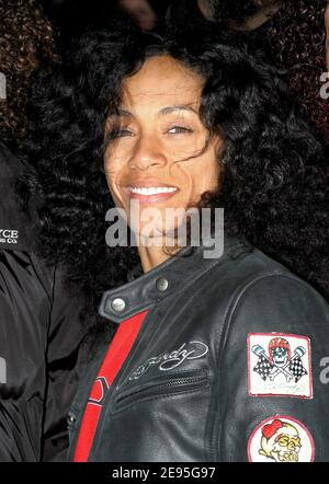 Die Schauspielerin und Sängerin Jada Pinkett Smith kommt am Ed Sullivan Theater mit ihrer Band Wicked Wisdom zu ihrem Gastauftritt bei der Late Show mit David Letterman, New York, NY, am 25. Januar 2006 vorbei. Fotos von CAU/Guerin/ABACAPRESS.COM Stockfoto