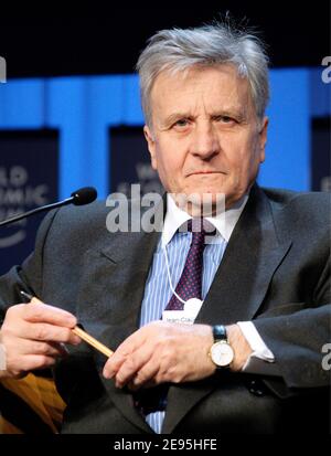 Jean-Claude Trichet, Präsident der Europäischen Zentralbank, Frankfurt, hielt während der Sitzung "Finding Balance in the Global Economy" auf der Jahrestagung 2006 des Weltwirtschaftsforums in Davos, Schweiz, am 28. Januar 2006 fest. Poolfoto von Remy Steinegger/World Economic Forum/ABACAPRESS.COM Stockfoto