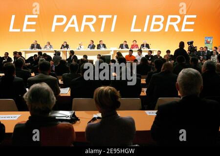 Francois Bayrous Abschlussrede des "Außerordentlichen Kongresses" seiner Partei in Lyon, Frankreich, am 29. Januar 2006. Foto von Mehdi Taamallah/ABACAPRESS.COM Stockfoto