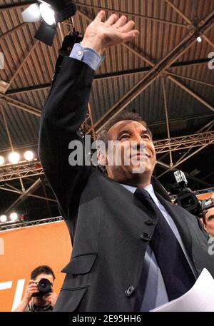 Francois Bayrous Abschlussrede des "Außerordentlichen Kongresses" seiner Partei in Lyon, Frankreich, am 29. Januar 2006. Foto von Mehdi Taamallah/ABACAPRESS.COM Stockfoto