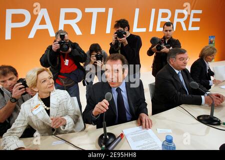 Francois Bayrous Abschlussrede des "Außerordentlichen Kongresses" seiner Partei in Lyon, Frankreich, am 29. Januar 2006. Foto von Mehdi Taamallah/ABACAPRESS.COM Stockfoto