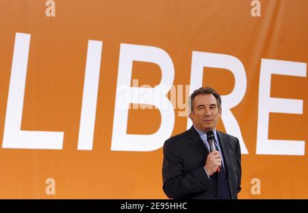 Francois Bayrous Abschlussrede des "Außerordentlichen Kongresses" seiner Partei in Lyon, Frankreich, am 29. Januar 2006. Foto von Mehdi Taamallah/ABACAPRESS.COM Stockfoto