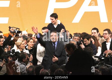 Francois Bayrous Abschlussrede des "Außerordentlichen Kongresses" seiner Partei in Lyon, Frankreich, am 29. Januar 2006. Foto von Mehdi Taamallah/ABACAPRESS.COM Stockfoto