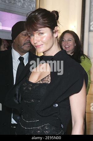 Helena Christensen kommt zur Cocktailparty von Versace, um am 7. Februar 2006 die Wiedereröffnung des Versace-Stores auf der Fifth Avenue in New York, NY, USA, zu feiern. Foto von William Gratz/ABACAPRESS.COM Stockfoto