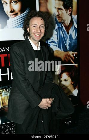 Der französische TV-Moderator Stephane Bern nimmt am 13. Februar 2006 am UGC Normandy in Paris, Frankreich, am Film "Fauteuils d'Orchestre" von Daniele Thompson Teil. Foto von Laurent Zabulon/ABACAPRESS.COM. Stockfoto