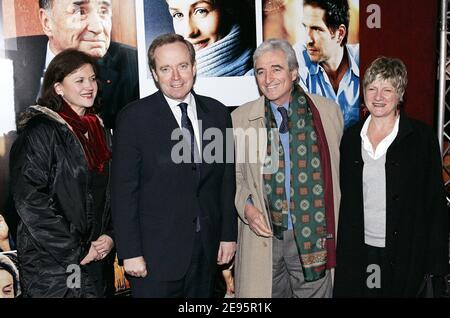 Veronique Dabadie, französischer Kulturminister, Renaud Donnedieu de Vabres, Jean-Loup Dabadie nehmen am 13. Februar 2006 am Film "Fauteuils d'Orchestre" von Daniele Thompson Teil, der im UGC Normandy in Paris, Frankreich, gezeigt wird. Foto von Laurent Zabulon/ABACAPRESS.COM. Stockfoto