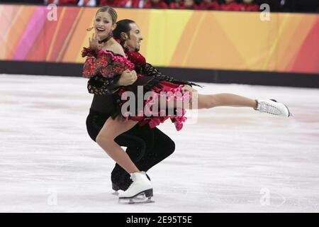 Die Silbermedaille der USA Tanith Belbin und Benjamin Agosto treten am 20. Februar 2006 im Original-Tanzprogramm im Eiskunstlauf bei den Olympischen Winterspielen 2006 in Turin in Palavela, Turin, Italien auf. Die XX Olympischen Winterspiele laufen vom 10. Februar bis 26. Februar 2006. Foto von Gouhier-Nebinger/Cameleon/ABACAPRESS.COM Stockfoto