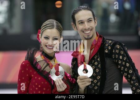 Die Silbermedaille der USA Tanith Belbin und Benjamin Agosto nach dem ursprünglichen Tanzprogramm im Eiskunstlauf bei den Olympischen Winterspielen 2006 in Turin am 20. Februar 2006 in Palavela, Turin, Italien. Die XX Olympischen Winterspiele laufen vom 10. Februar bis 26. Februar 2006. Foto von Gouhier-Nebinger/Cameleon/ABACAPRESS.COM Stockfoto