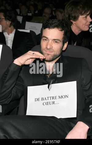 Der französische Schauspieler Romain Duris nimmt an den französischen Filmpreisen 'Ceremonie des Lumieres' Teil, die am 21. Februar 2006 im Cinema des Cineastes in Paris, Frankreich, stattfinden. Foto von Denis Guignebourg/ABACAPRESS.COM Stockfoto