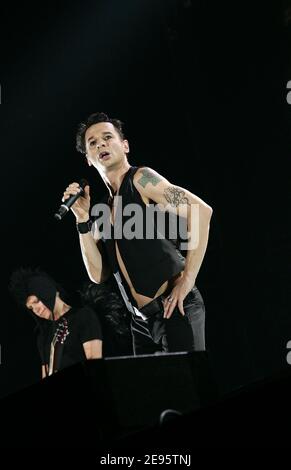 Dave Gahan, Leadsänger des Depeche Mode bei einer Live-Performance im P.O.P.B. in Paris, Frankreich am 21. Februar 2006. Foto von Laurent Zabulon/ABACAPRESS.COM Stockfoto