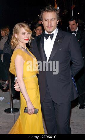 Heath Ledger und seine Freundin Michelle Williams kommen bei der Vanity Fair Oscar Party 2006 an, die am 5. März 2006 bei Morton's in Los Angeles, Ca, USA, stattfand. Foto von Hahn-Khayat-Nebinger/ABACAPRESS.COM Stockfoto