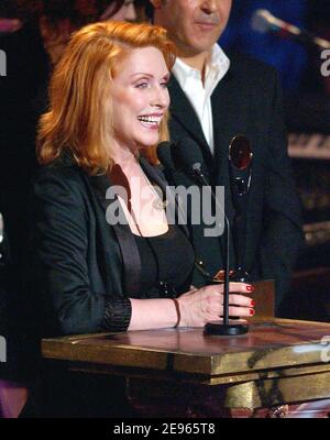 Blondie-Leadsängerin Deborah Harry auf der Bühne beim 21. Annual Rock & Roll Hall of Fame Induction Dinner, das am 13. März 2006 im Waldorf Astoria in New York, NY, USA, stattfand. Foto von Nicolas Khayat/ABACAPRESS.COM Stockfoto