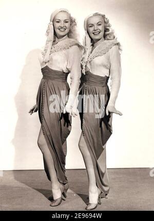 DIE DOLLY SCHWESTERN 1945 20th Century Fox Film mit Betty Grable links und June Haver Stockfoto