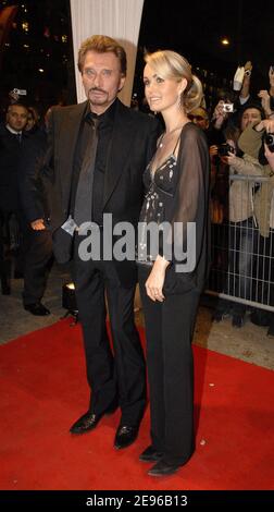 'Star des Films Johnny Hallyday und seine Frau Laeticia besuchen die Premiere des Films ''Jean-Philippe'' von Laurent TUEL auf den Champs-Elysees in Paris am 28. März 2006. Foto von Bruno Klein/ABACAPRESS.' Stockfoto