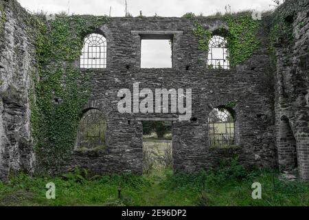 Das alte verlassene, verwinkelte Haus, das einst von den Brendon genutzt wurde Hügel Eisenerz Unternehmen im Exmoor Nationalpark Stockfoto