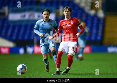 Birmingham, Großbritannien. Februar 2021. James Garner #37 von Nottingham Forest übergibt den Ball in Birmingham, Großbritannien am 2/2/2021. (Foto von Simon Bissett/News Images/Sipa USA) Quelle: SIPA USA/Alamy Live News Stockfoto