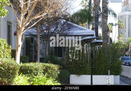 West Hollywood, California, USA 2nd. Februar 2021 EINE allgemeine Sicht auf die Atmosphäre des Essens im Freien öffnet wieder am Sunset Blvd am 2. Februar 2021 in West Hollywood, Kalifornien, USA. Foto von Barry King/Alamy Stockfoto Stockfoto