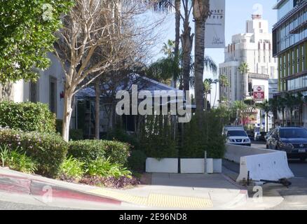 West Hollywood, California, USA 2nd. Februar 2021 EINE allgemeine Sicht auf die Atmosphäre des Essens im Freien öffnet wieder am Sunset Blvd am 2. Februar 2021 in West Hollywood, Kalifornien, USA. Foto von Barry King/Alamy Stockfoto Stockfoto