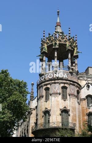 La Rotonda Place (Torre Andreu) am Passeig St Gervasi in Barcelona, Spanien. Stockfoto