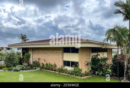 Moderne anglikanische Kirche erbaut in den sechziger Jahren des 20th. Jahrhunderts in der Küstenstadt Coolum, Sunshine Coast, Queensland, Australien Stockfoto