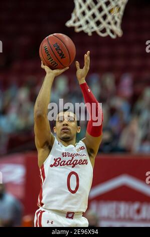 Madison, WI, USA. Februar 2021, 2nd. Wisconsin Dachs Wache D'Medirik Trice #0 schießt einen Sprung während des NCAA Basketballspiels zwischen den Penn State Nittany Lions und den Wisconsin Dachsen im Kohl Center in Madison, WI. John Fisher/CSM/Alamy Live News Stockfoto