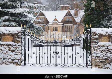 Oberes Schlachthof im Schnee im Januar. Upper Slaughter, Cotswolds, Gloucestershire, England Stockfoto