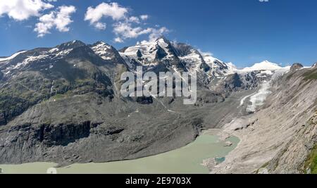 Verschneiten Großglockner Gipfel mit Pasterze Gletscher aus Sicht von kaiser-franz-josefs-hoehe in Österreich Stockfoto