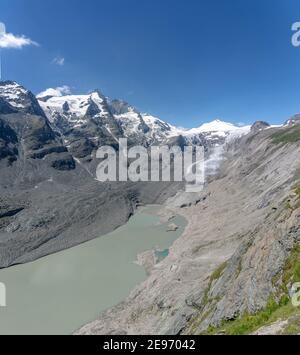 Verschneiten Großglockner Gipfel mit Pasterze Gletscher aus Sicht von kaiser-franz-josefs-hoehe in Österreich Stockfoto